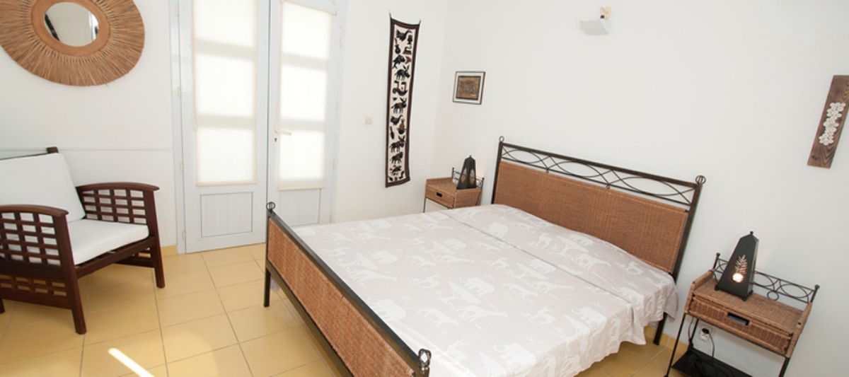 Habitation de l'anse mancenillier, la chambre avec un lit double