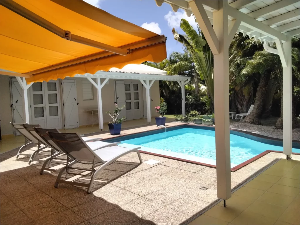 Habitation de l'anse mancenillier, terrasse avec piscine.